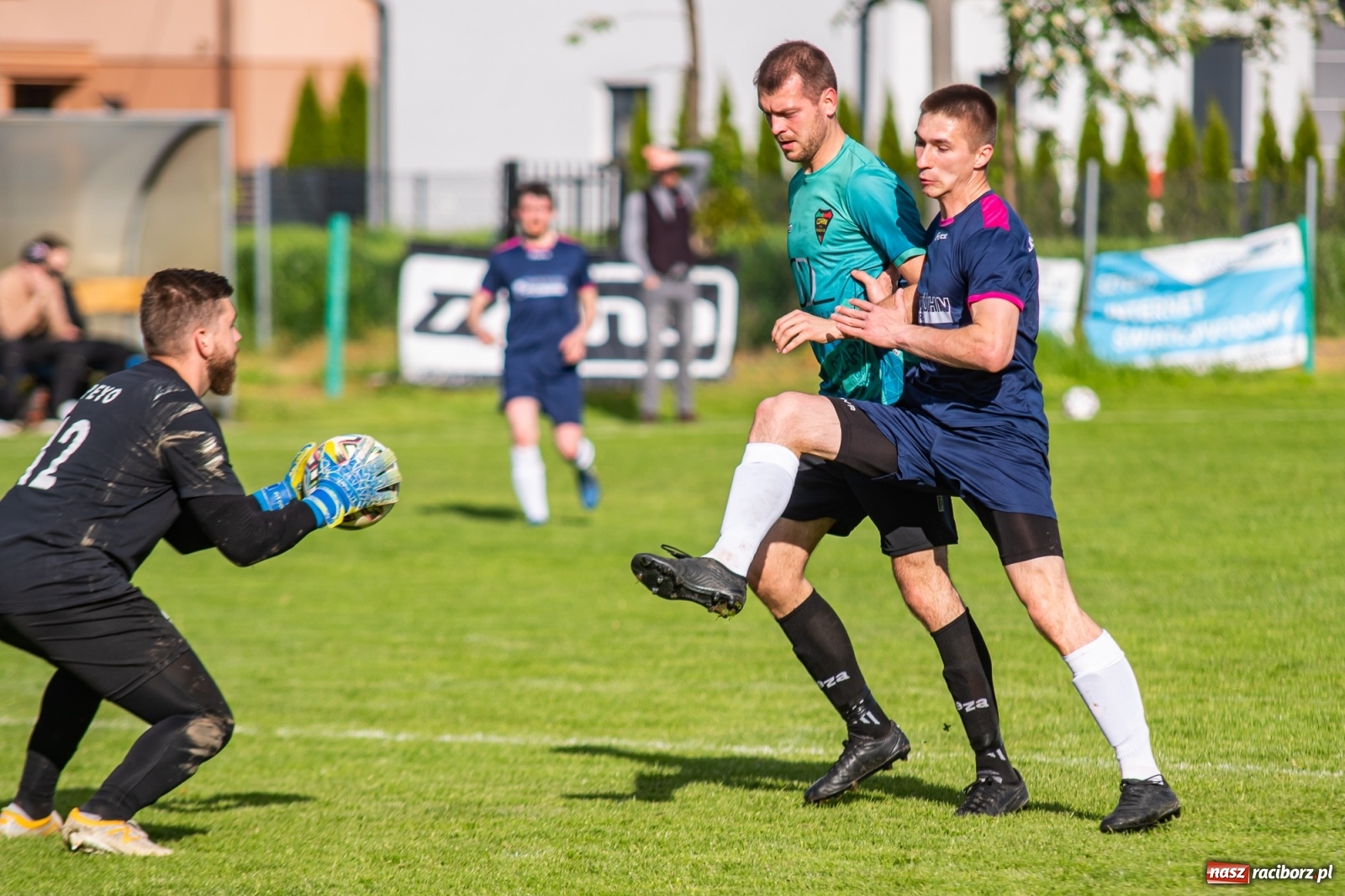 Zdjęcie w galerii na portalu naszraciborz.pl: Krzyżanowice vs Gorzyce. Choć dwoili się i troili, liderowi zbytnio nie podskoczyli [FOTO] wiadomości z regionu