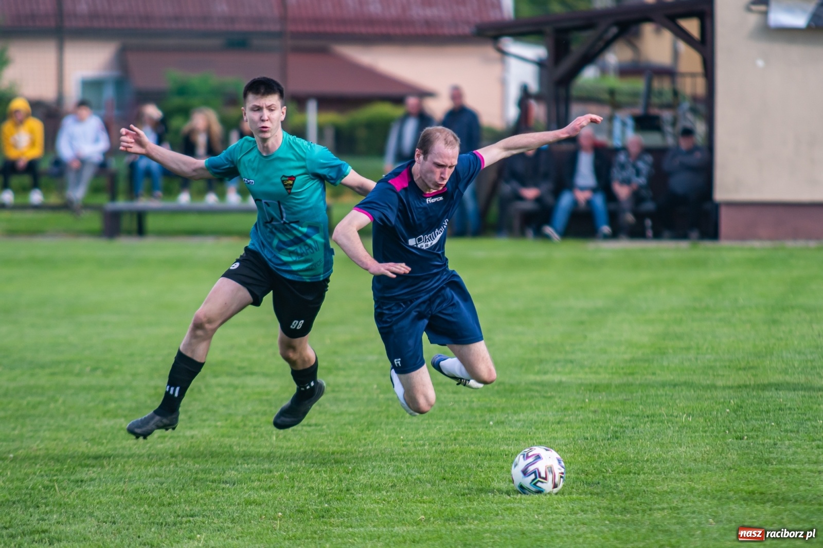 Zdjęcie w galerii na portalu naszraciborz.pl: Krzyżanowice vs Gorzyce. Choć dwoili się i troili, liderowi zbytnio nie podskoczyli [FOTO] wiadomości z regionu