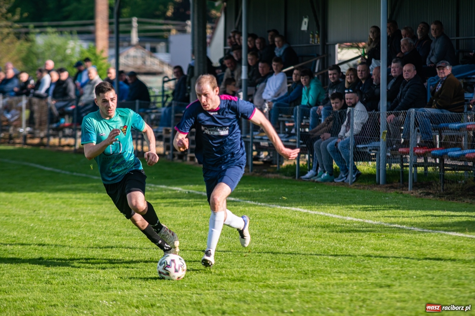 Zdjęcie w galerii na portalu naszraciborz.pl: Krzyżanowice vs Gorzyce. Choć dwoili się i troili, liderowi zbytnio nie podskoczyli [FOTO] wiadomości z regionu