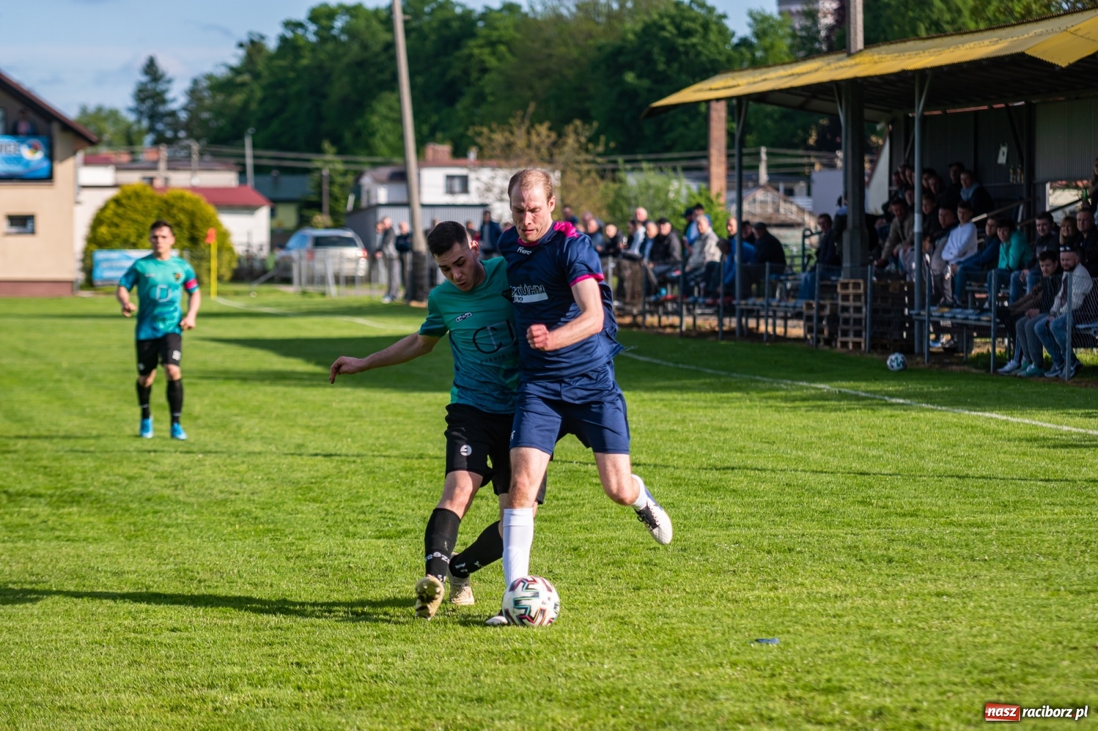 Zdjęcie w galerii na portalu naszraciborz.pl: Krzyżanowice vs Gorzyce. Choć dwoili się i troili, liderowi zbytnio nie podskoczyli [FOTO] wiadomości z regionu