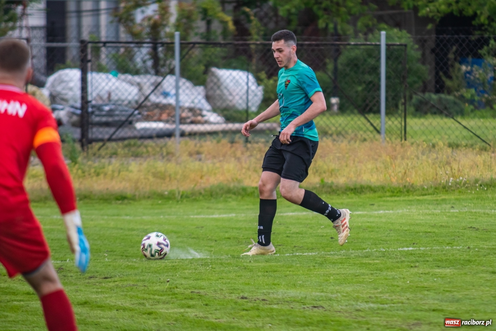 Zdjęcie w galerii na portalu naszraciborz.pl: Krzyżanowice vs Gorzyce. Choć dwoili się i troili, liderowi zbytnio nie podskoczyli [FOTO] wiadomości z regionu