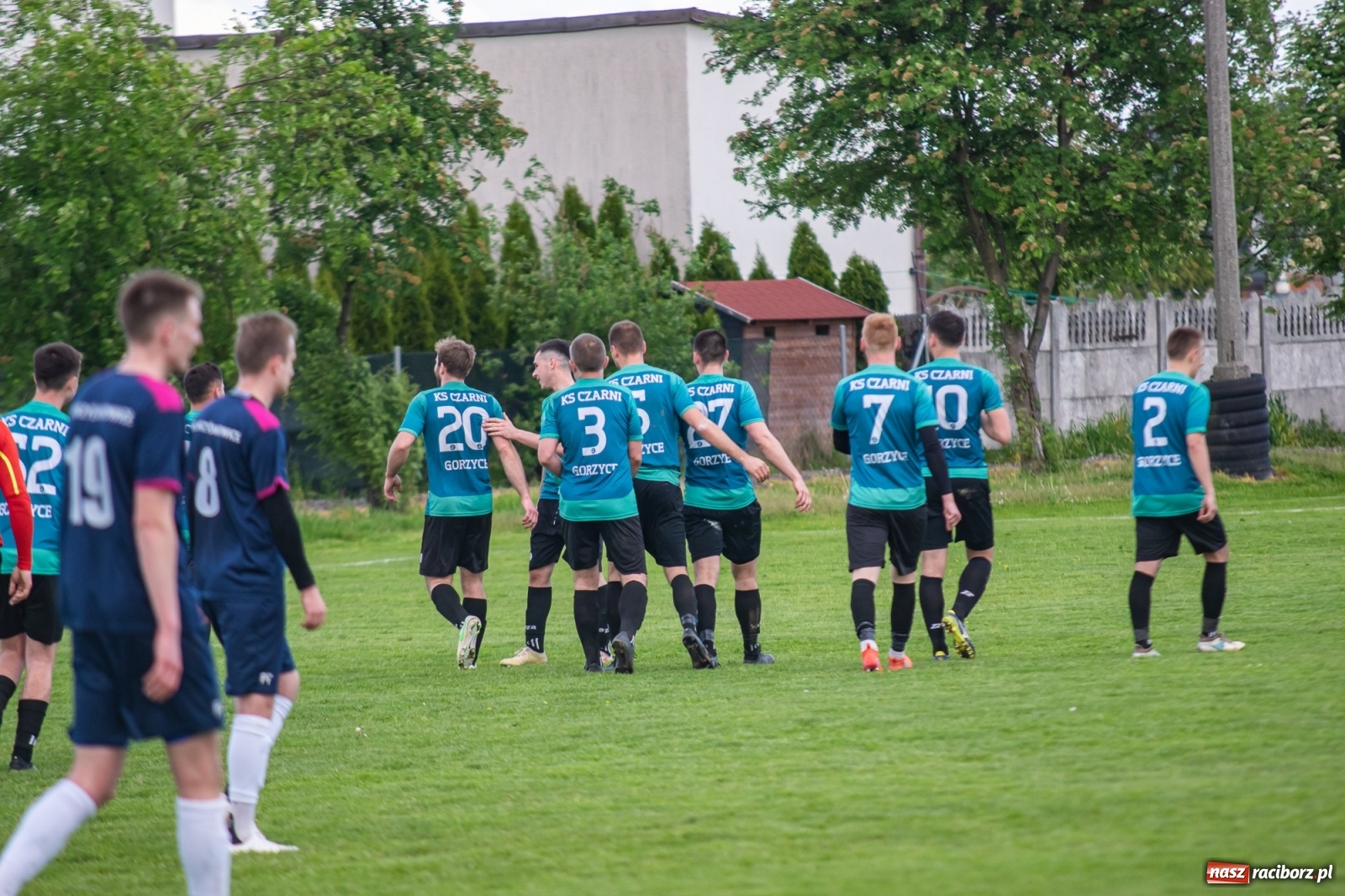 Zdjęcie w galerii na portalu naszraciborz.pl: Krzyżanowice vs Gorzyce. Choć dwoili się i troili, liderowi zbytnio nie podskoczyli [FOTO] wiadomości z regionu
