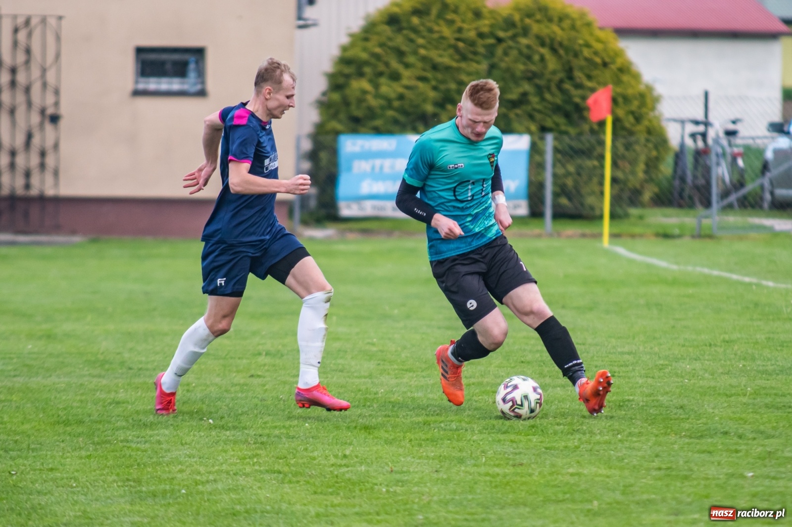 Zdjęcie w galerii na portalu naszraciborz.pl: Krzyżanowice vs Gorzyce. Choć dwoili się i troili, liderowi zbytnio nie podskoczyli [FOTO] wiadomości z regionu