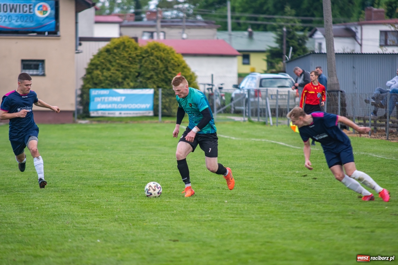 Zdjęcie w galerii na portalu naszraciborz.pl: Krzyżanowice vs Gorzyce. Choć dwoili się i troili, liderowi zbytnio nie podskoczyli [FOTO] wiadomości z regionu