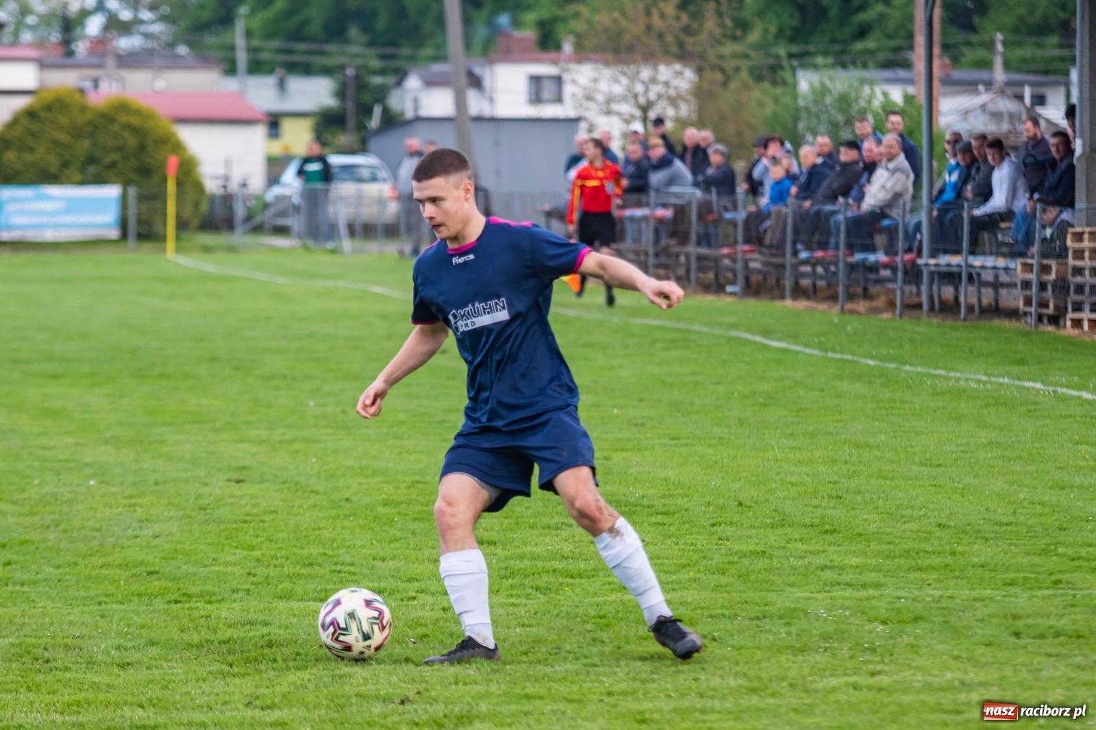 Zdjęcie w galerii na portalu naszraciborz.pl: Krzyżanowice vs Gorzyce. Choć dwoili się i troili, liderowi zbytnio nie podskoczyli [FOTO] wiadomości z regionu