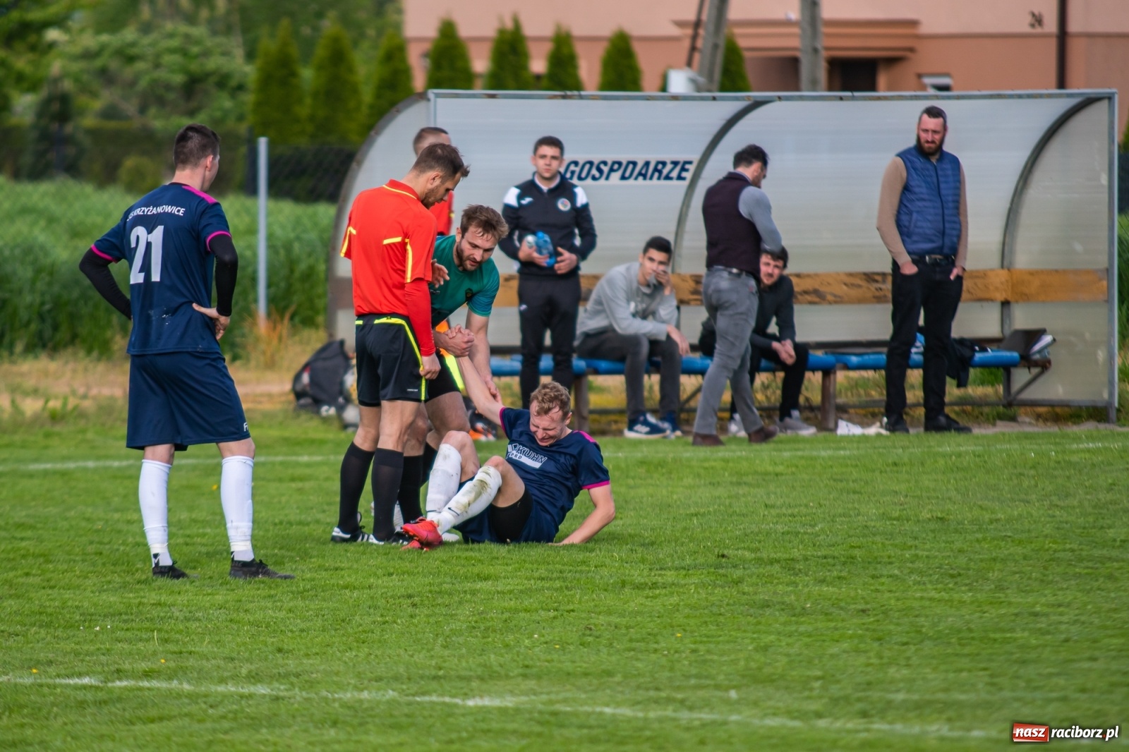 Zdjęcie w galerii na portalu naszraciborz.pl: Krzyżanowice vs Gorzyce. Choć dwoili się i troili, liderowi zbytnio nie podskoczyli [FOTO] wiadomości z regionu