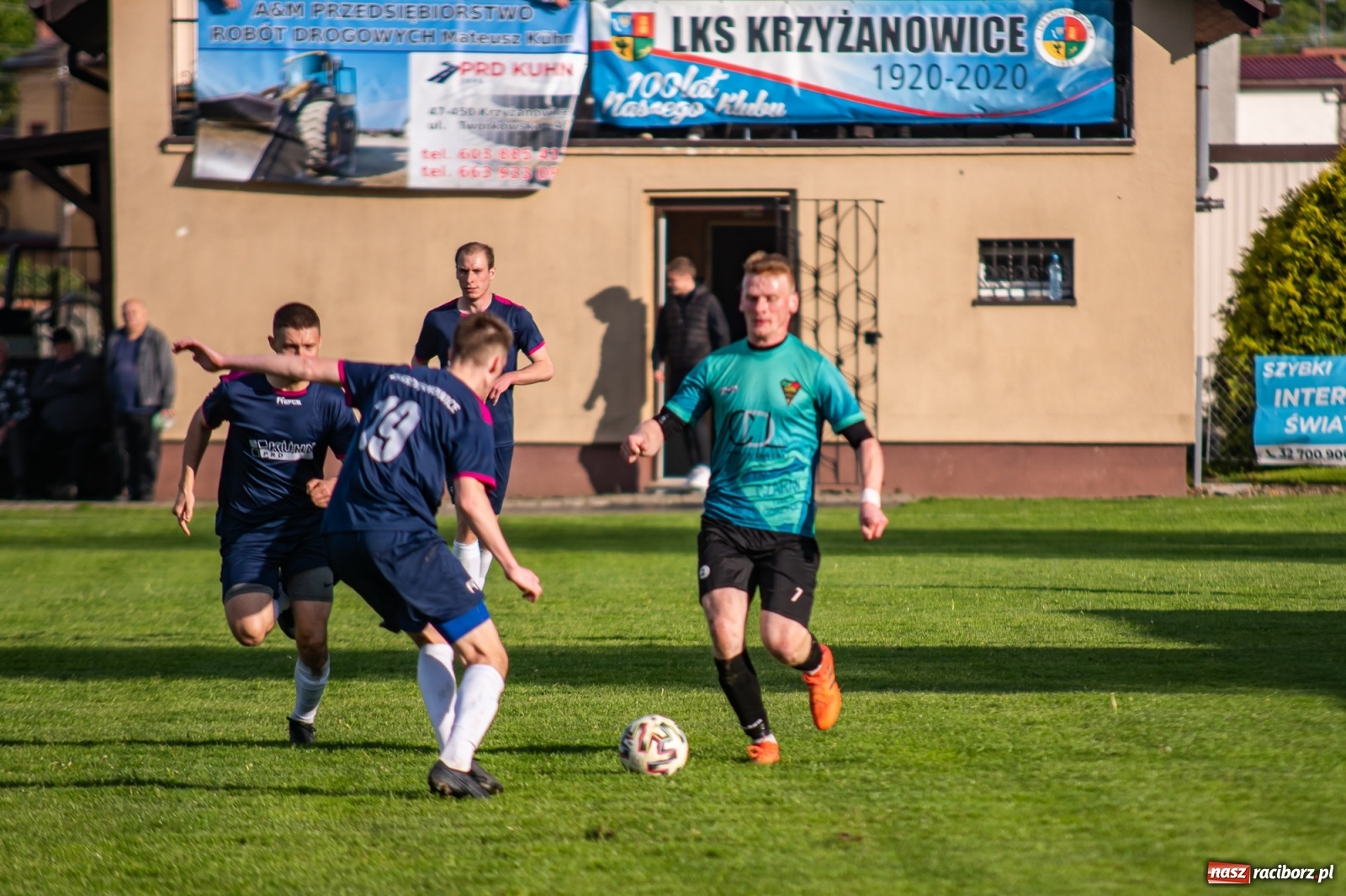 Zdjęcie w galerii na portalu naszraciborz.pl: Krzyżanowice vs Gorzyce. Choć dwoili się i troili, liderowi zbytnio nie podskoczyli [FOTO] wiadomości z regionu
