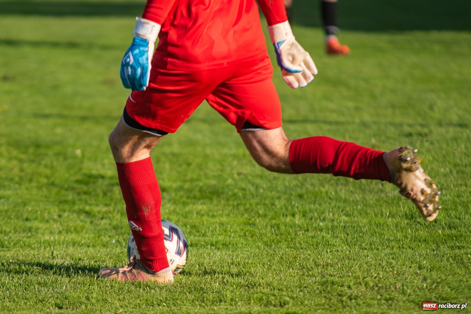 Zdjęcie w galerii na portalu naszraciborz.pl: Krzyżanowice vs Gorzyce. Choć dwoili się i troili, liderowi zbytnio nie podskoczyli [FOTO] wiadomości z regionu