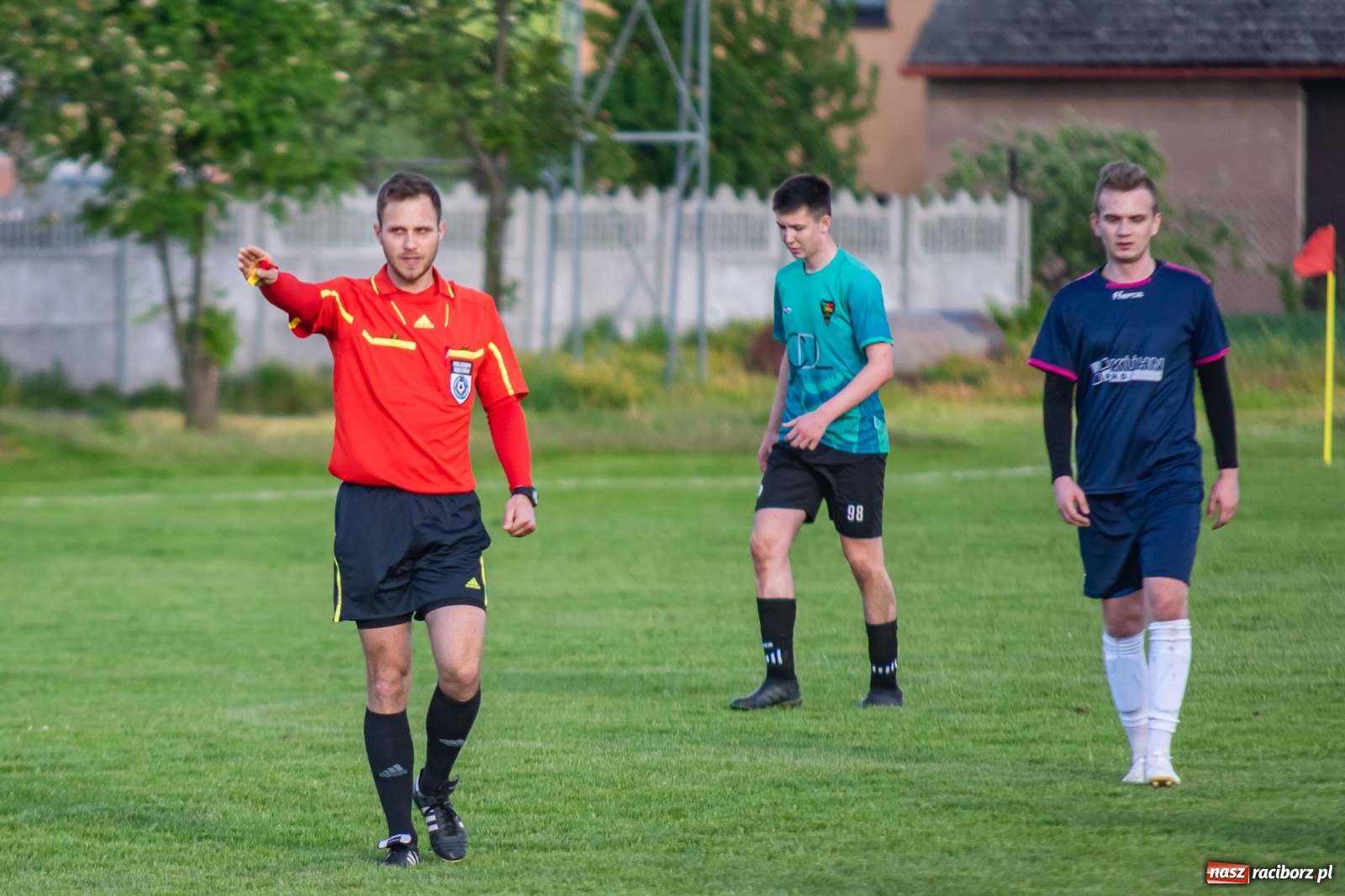 Zdjęcie w galerii na portalu naszraciborz.pl: Krzyżanowice vs Gorzyce. Choć dwoili się i troili, liderowi zbytnio nie podskoczyli [FOTO] wiadomości z regionu
