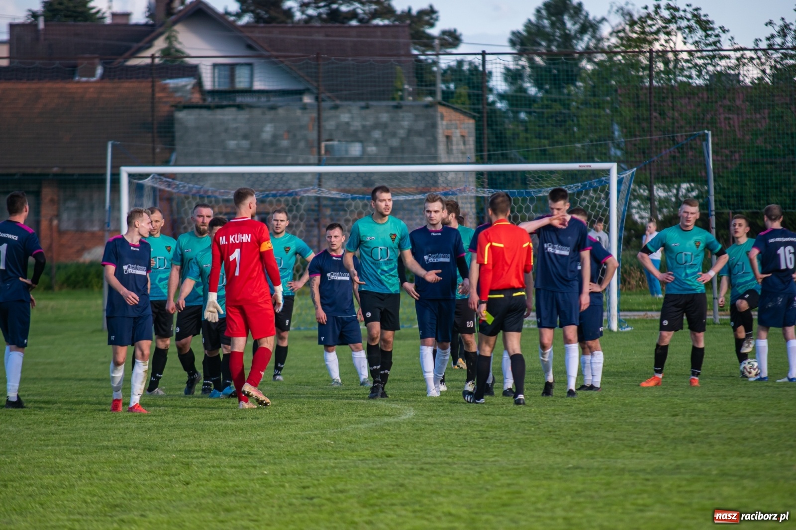 Zdjęcie w galerii na portalu naszraciborz.pl: Krzyżanowice vs Gorzyce. Choć dwoili się i troili, liderowi zbytnio nie podskoczyli [FOTO] wiadomości z regionu