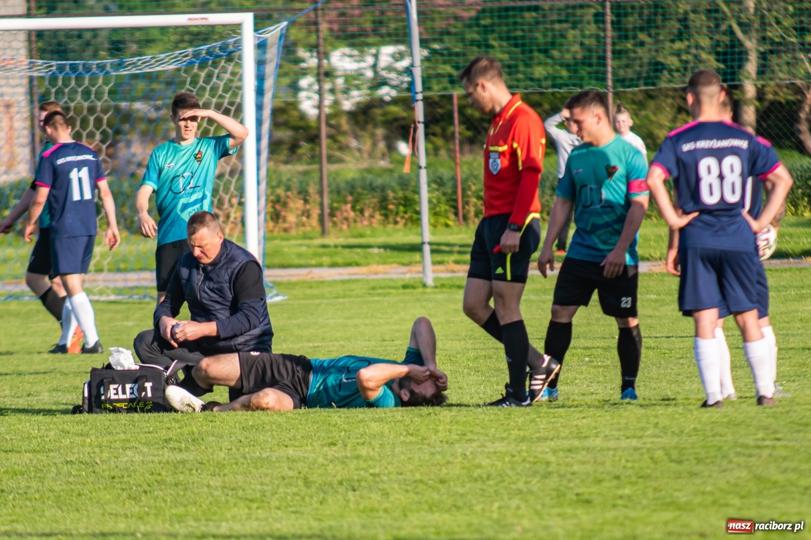 Zdjęcie w galerii na portalu naszraciborz.pl: Krzyżanowice vs Gorzyce. Choć dwoili się i troili, liderowi zbytnio nie podskoczyli [FOTO] wiadomości z regionu