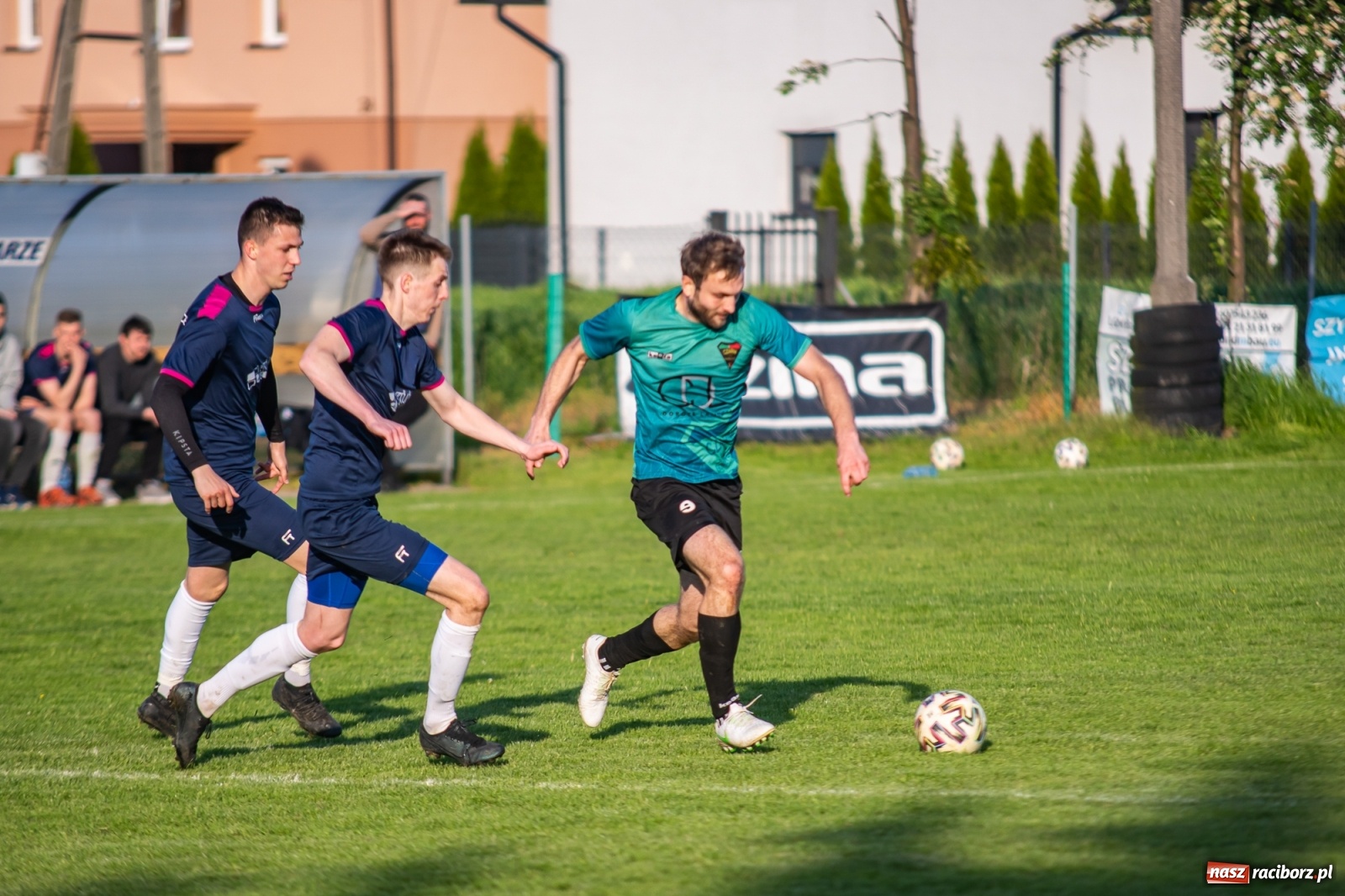 Zdjęcie w galerii na portalu naszraciborz.pl: Krzyżanowice vs Gorzyce. Choć dwoili się i troili, liderowi zbytnio nie podskoczyli [FOTO] wiadomości z regionu
