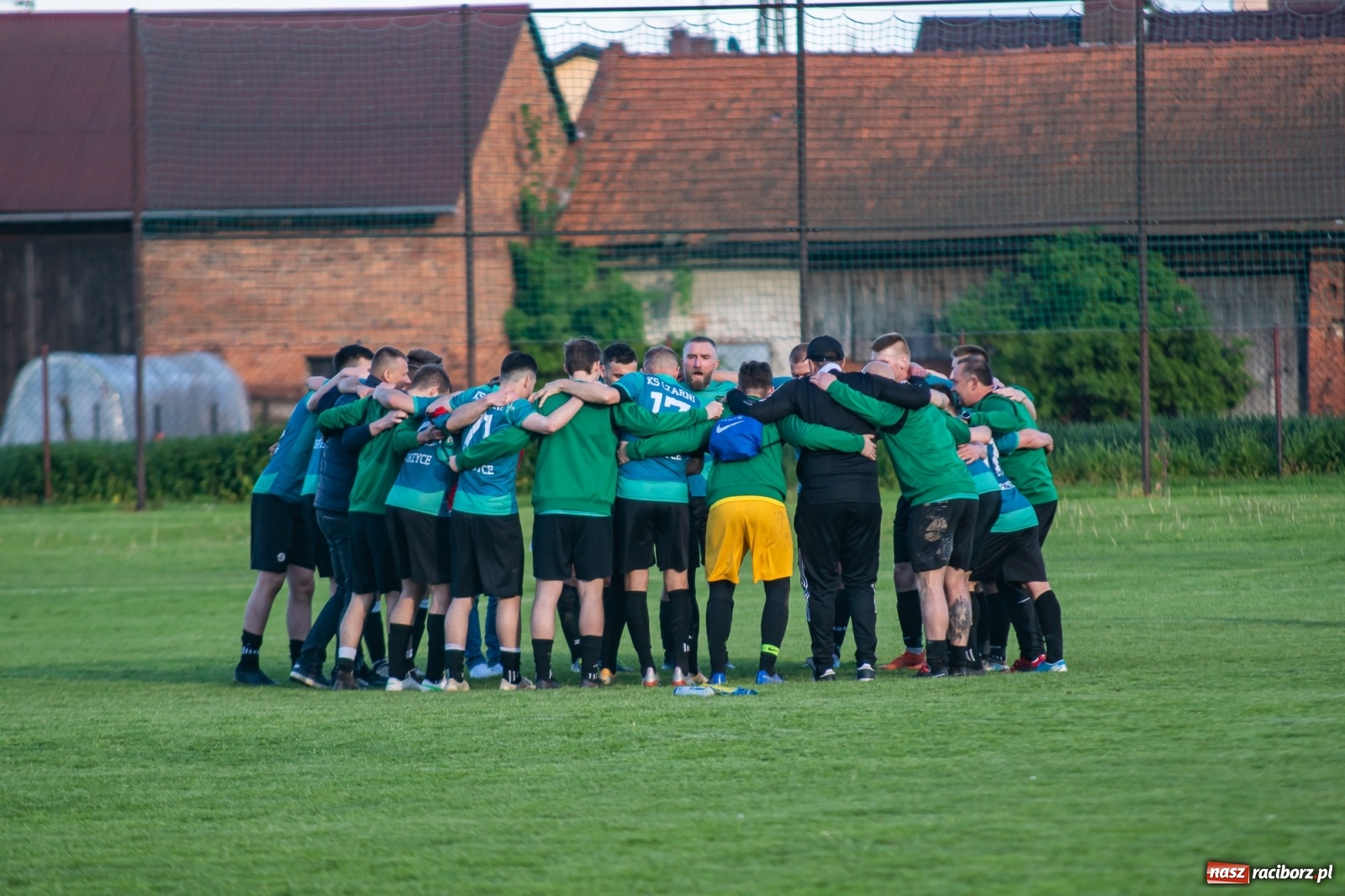 Zdjęcie w galerii na portalu naszraciborz.pl: Krzyżanowice vs Gorzyce. Choć dwoili się i troili, liderowi zbytnio nie podskoczyli [FOTO] wiadomości z regionu