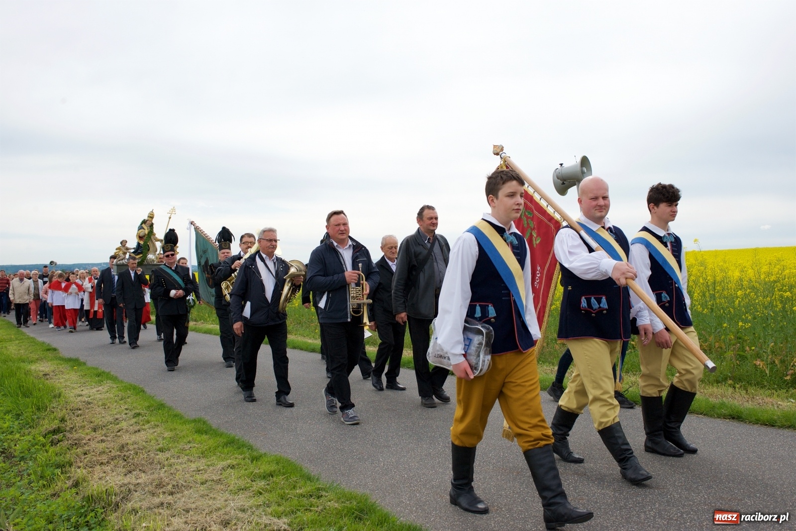 Zdjęcie w galerii na portalu naszraciborz.pl: Tworkowiki w dorocznej procesji na św. Urbana [FOTO] wiadomości z regionu