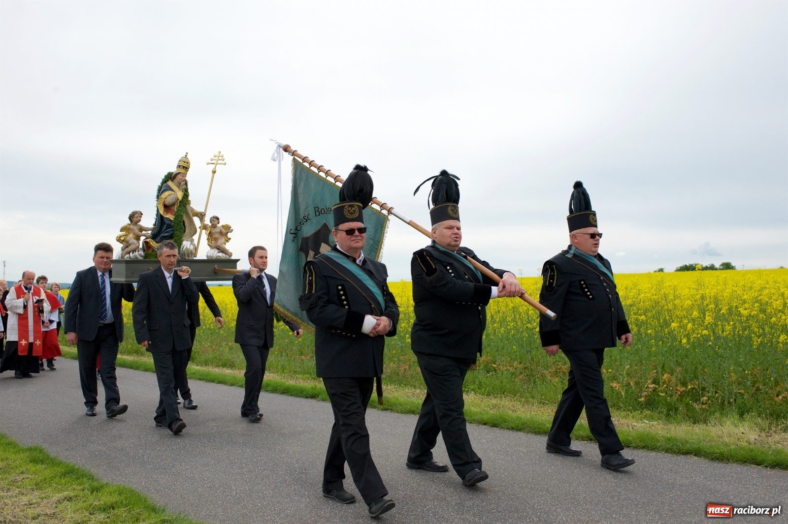 Zdjęcie w galerii na portalu naszraciborz.pl: Tworkowiki w dorocznej procesji na św. Urbana [FOTO] wiadomości z regionu