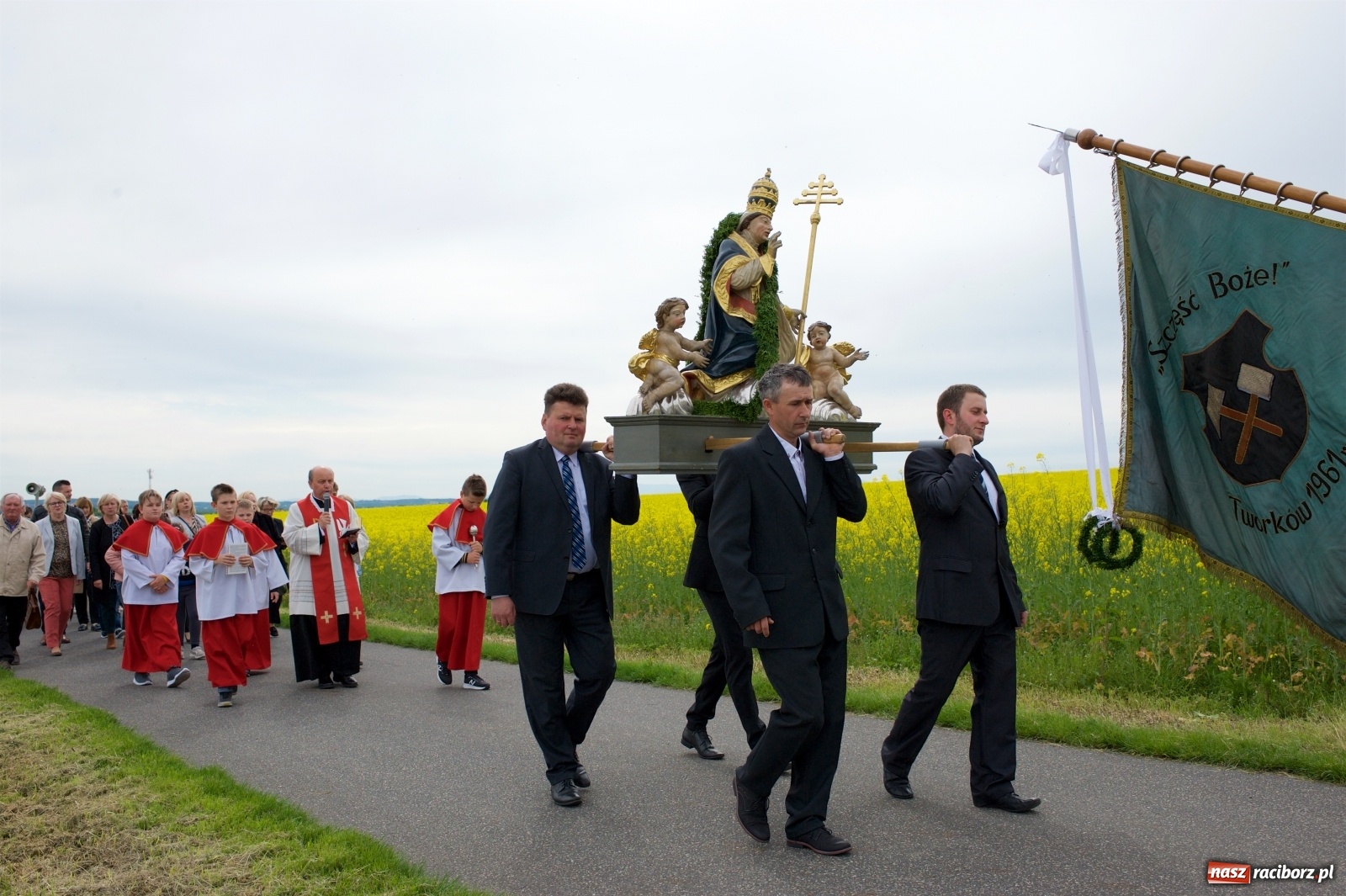 Zdjęcie w galerii na portalu naszraciborz.pl: Tworkowiki w dorocznej procesji na św. Urbana [FOTO] wiadomości z regionu