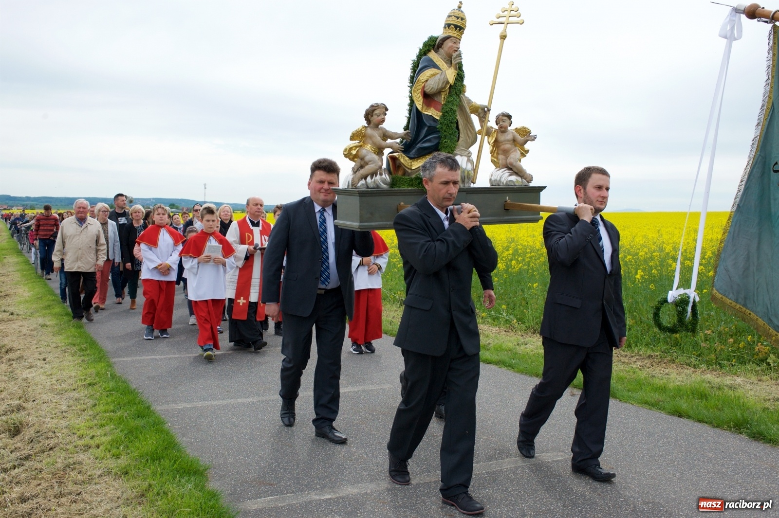 Zdjęcie w galerii na portalu naszraciborz.pl: Tworkowiki w dorocznej procesji na św. Urbana [FOTO] wiadomości z regionu