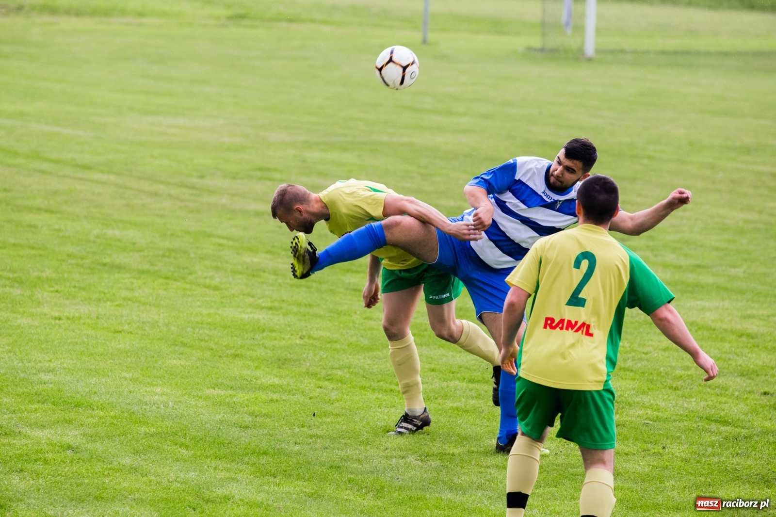 Zdjęcie w galerii na portalu naszraciborz.pl: Brzezie nie sprostało czerwonej latarni A klasy [FOTO] wiadomości z regionu