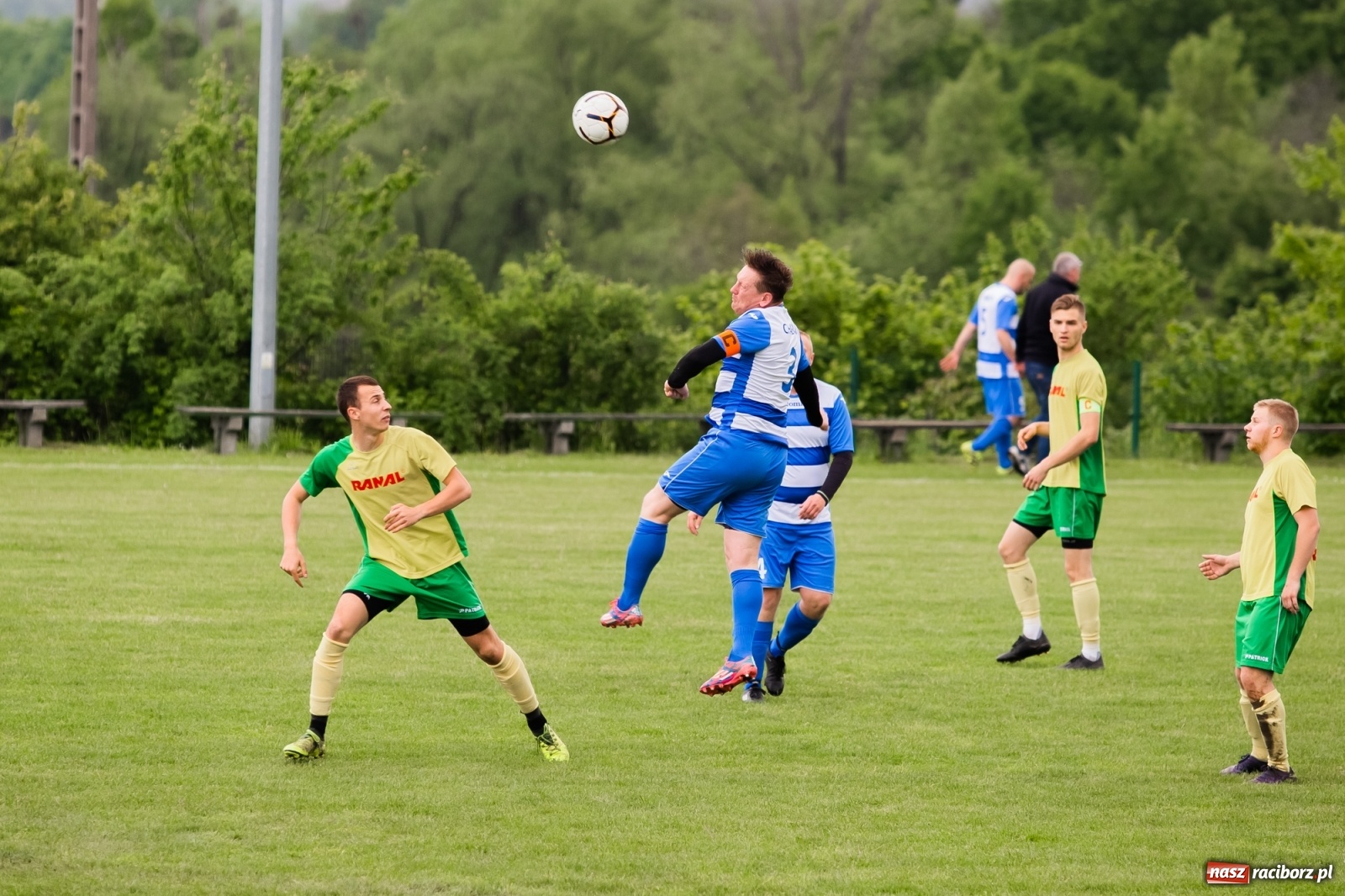 Zdjęcie w galerii na portalu naszraciborz.pl: Brzezie nie sprostało czerwonej latarni A klasy [FOTO] wiadomości z regionu