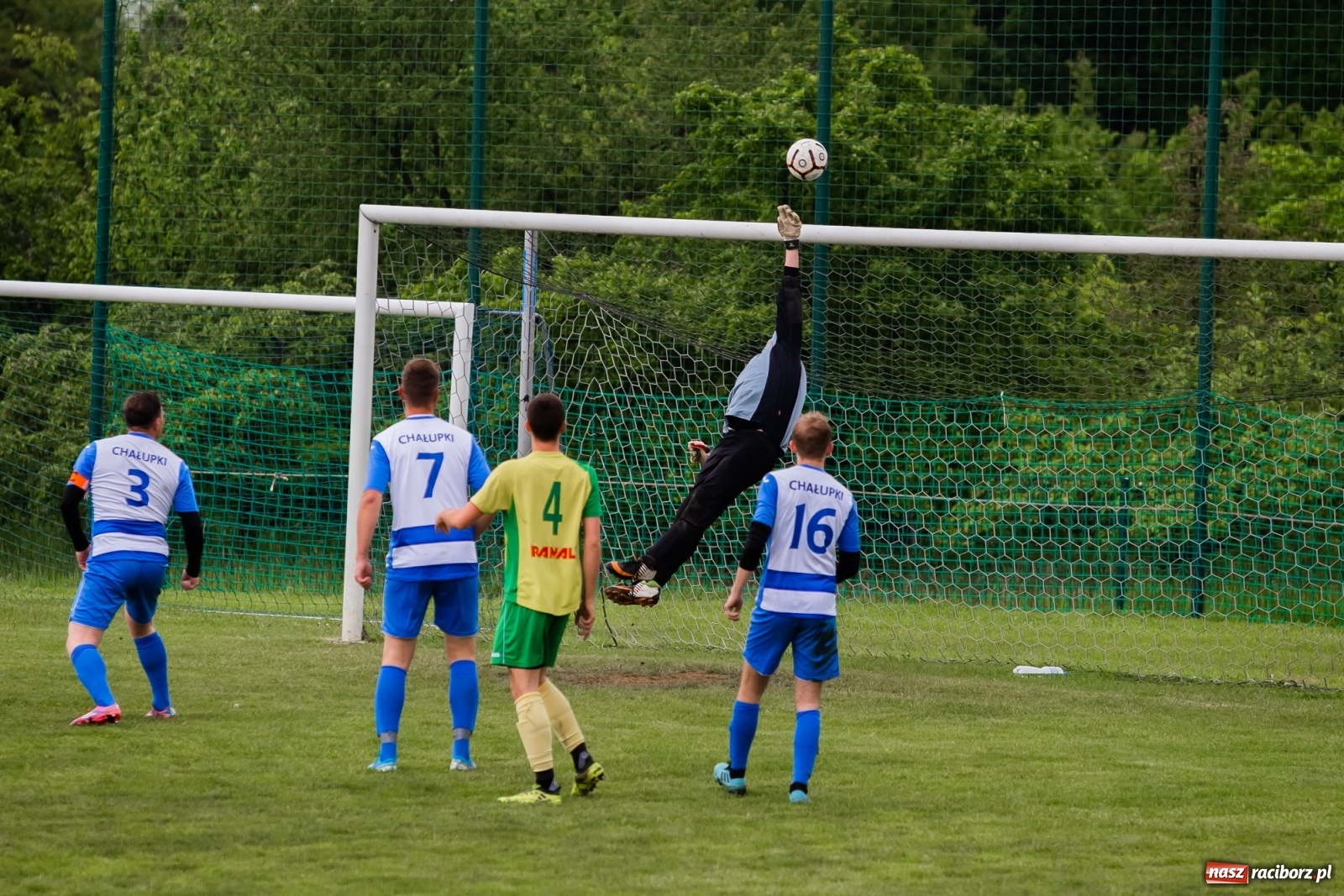 Zdjęcie w galerii na portalu naszraciborz.pl: Brzezie nie sprostało czerwonej latarni A klasy [FOTO] wiadomości z regionu