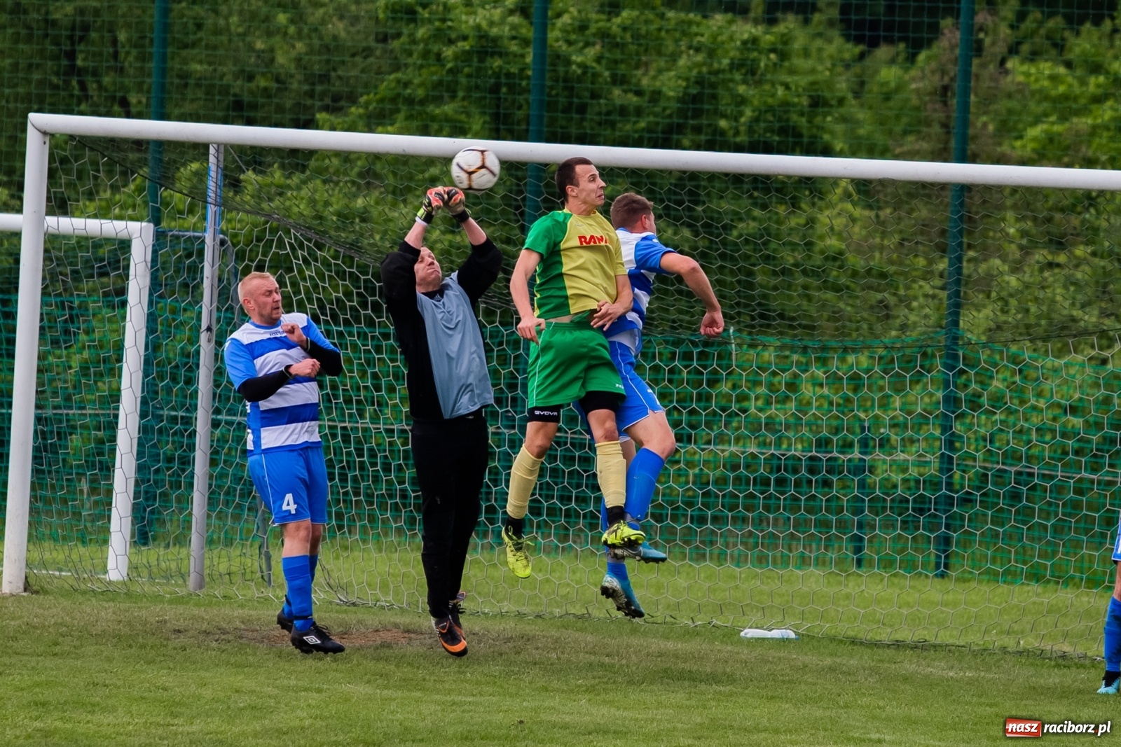 Zdjęcie w galerii na portalu naszraciborz.pl: Brzezie nie sprostało czerwonej latarni A klasy [FOTO] wiadomości z regionu