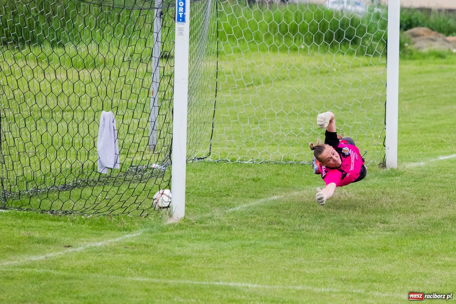 Zdjęcie w galerii na portalu naszraciborz.pl: Brzezie nie sprostało czerwonej latarni A klasy [FOTO] wiadomości z regionu
