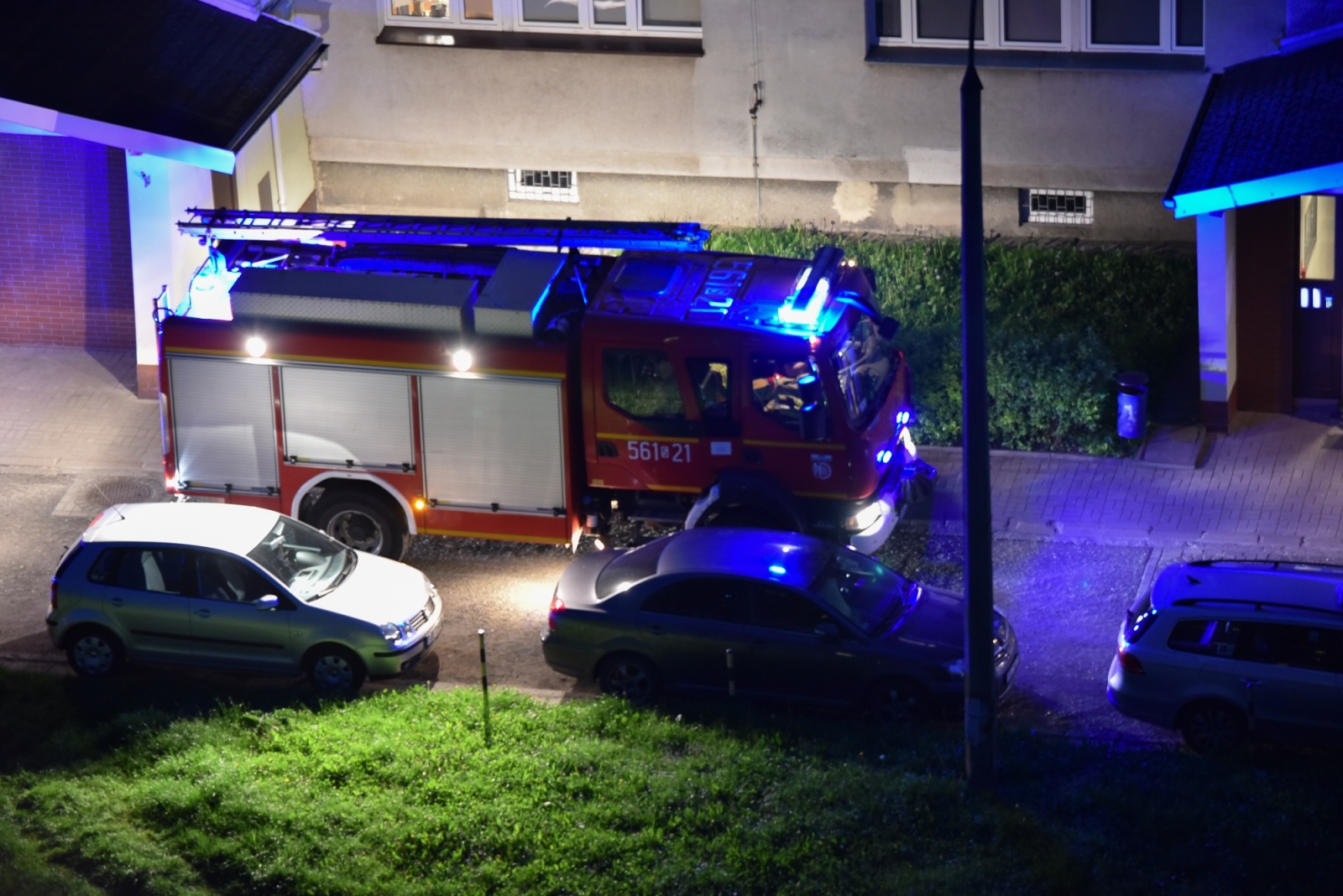 Zdjęcie w galerii na portalu naszraciborz.pl: Nieznana substancja w bloku przy Katowickiej, pojazd w wodzie w Krzyżanowicach, krzesło na pomniku Arki Bożka - raport 998 wiadomości z regionu