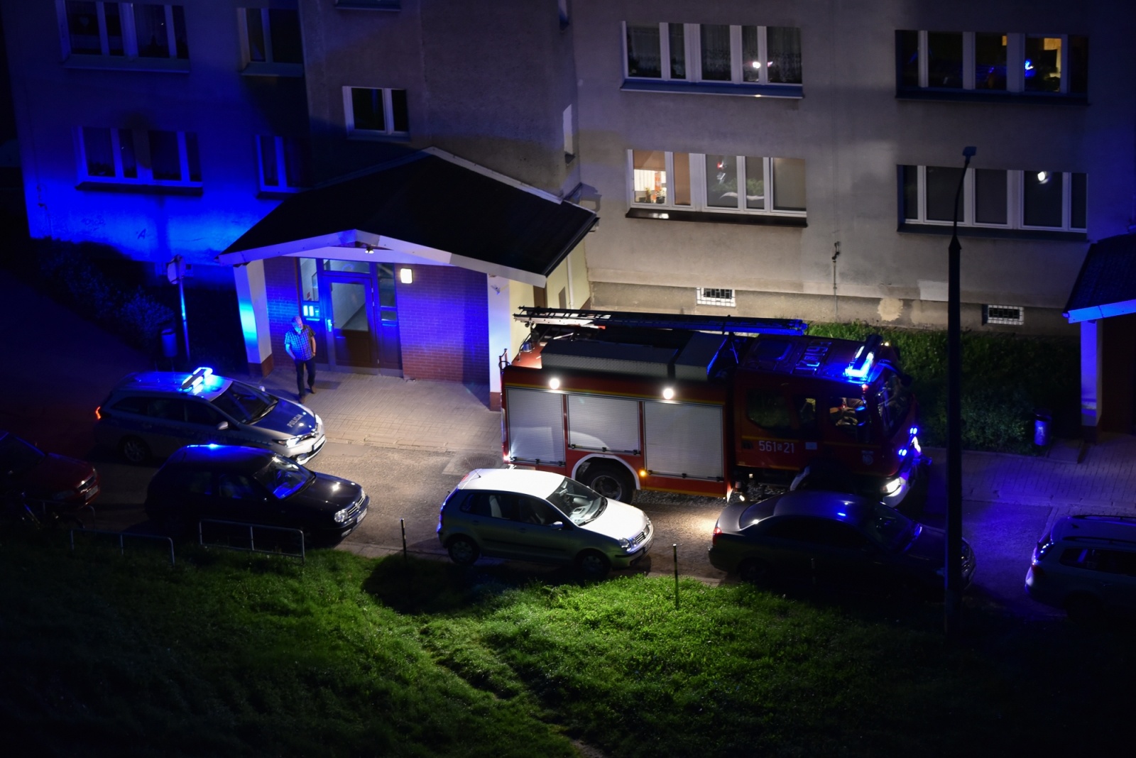 Zdjęcie w galerii na portalu naszraciborz.pl: Nieznana substancja w bloku przy Katowickiej, pojazd w wodzie w Krzyżanowicach, krzesło na pomniku Arki Bożka - raport 998 wiadomości z regionu