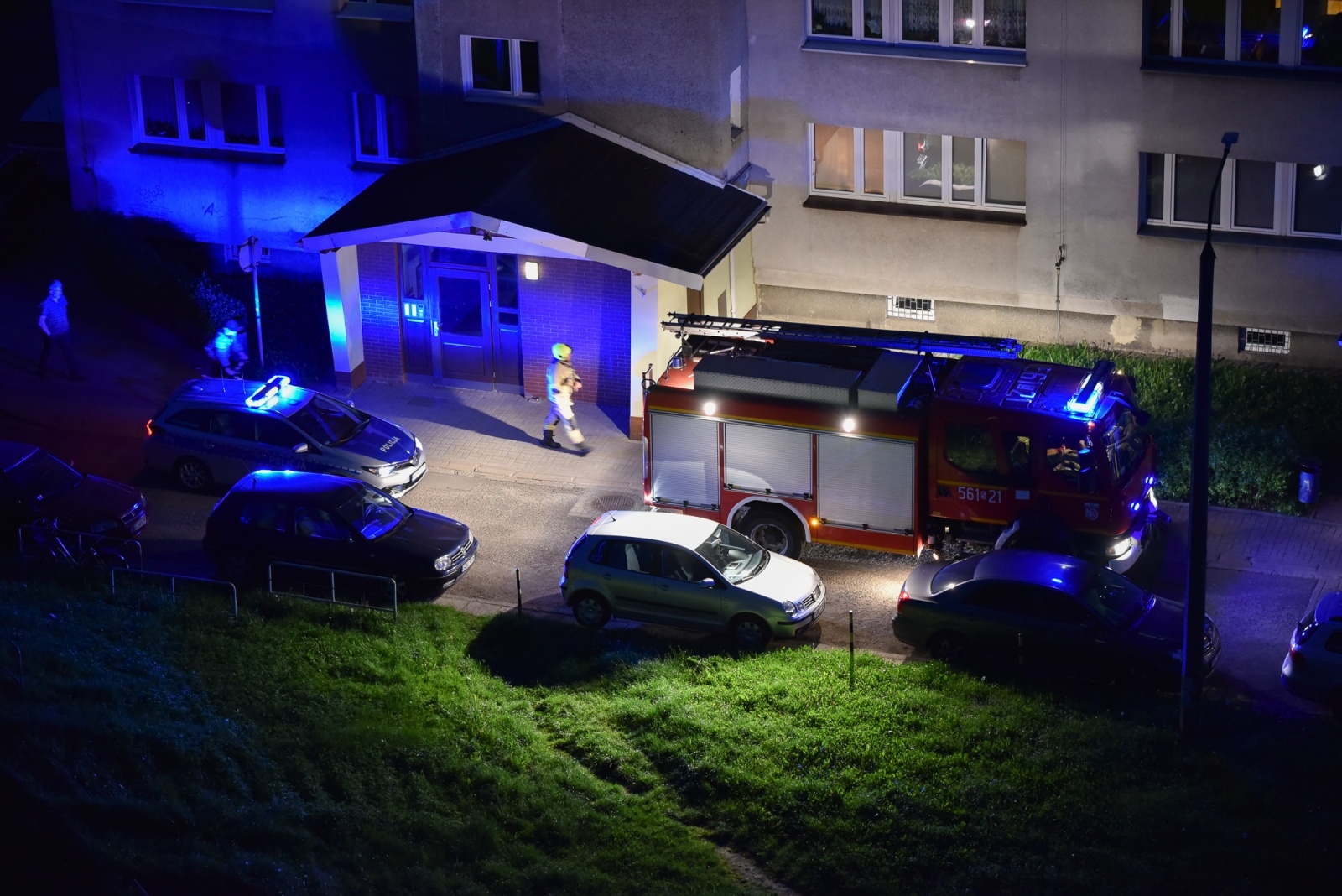 Zdjęcie w galerii na portalu naszraciborz.pl: Nieznana substancja w bloku przy Katowickiej, pojazd w wodzie w Krzyżanowicach, krzesło na pomniku Arki Bożka - raport 998 wiadomości z regionu