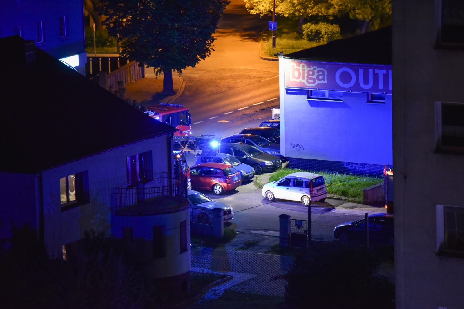 Zdjęcie w galerii na portalu naszraciborz.pl: Nieznana substancja w bloku przy Katowickiej, pojazd w wodzie w Krzyżanowicach, krzesło na pomniku Arki Bożka - raport 998 wiadomości z regionu