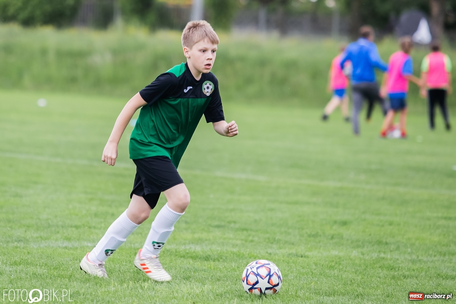 Zdjęcie w galerii na portalu naszraciborz.pl: Orliki Tworkowa górą przy Łąkowej [FOTO] wiadomości z regionu