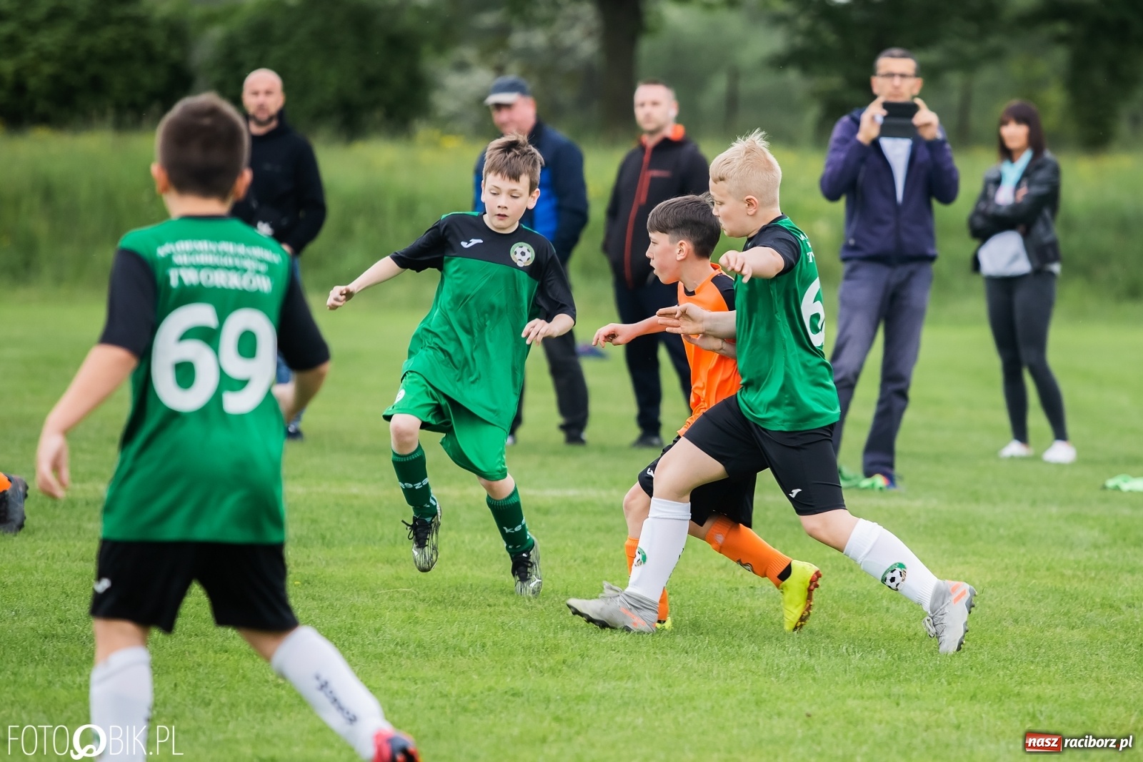 Zdjęcie w galerii na portalu naszraciborz.pl: Orliki Tworkowa górą przy Łąkowej [FOTO] wiadomości z regionu