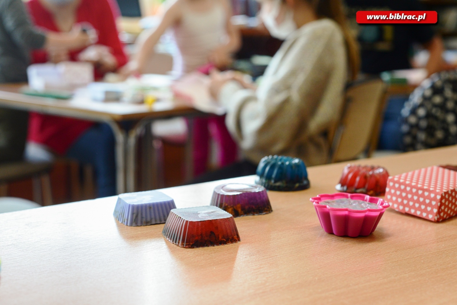 Zdjęcie w galerii na portalu naszraciborz.pl: Twórcze warsztaty w bibliotece na Ocicach wiadomości z regionu