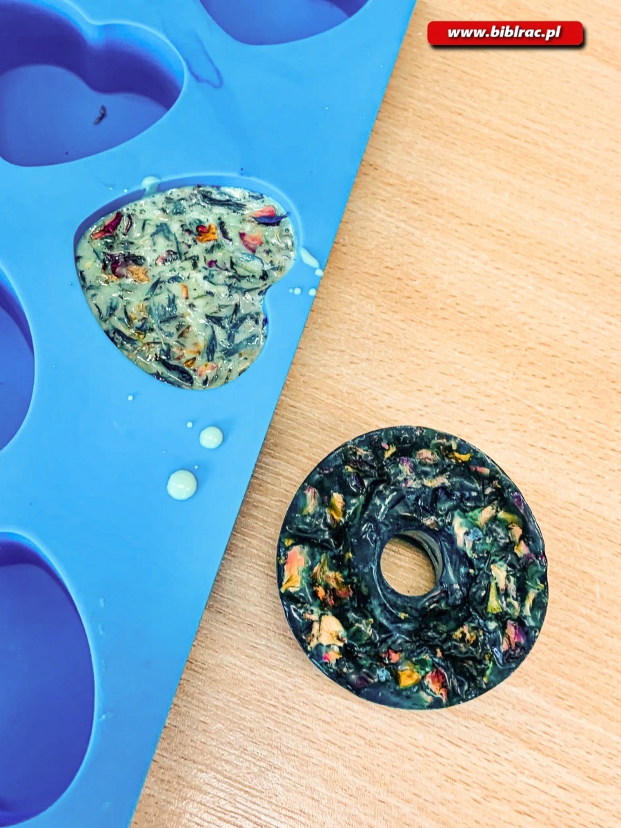 Zdjęcie w galerii na portalu naszraciborz.pl: Twórcze warsztaty w bibliotece na Ocicach wiadomości z regionu