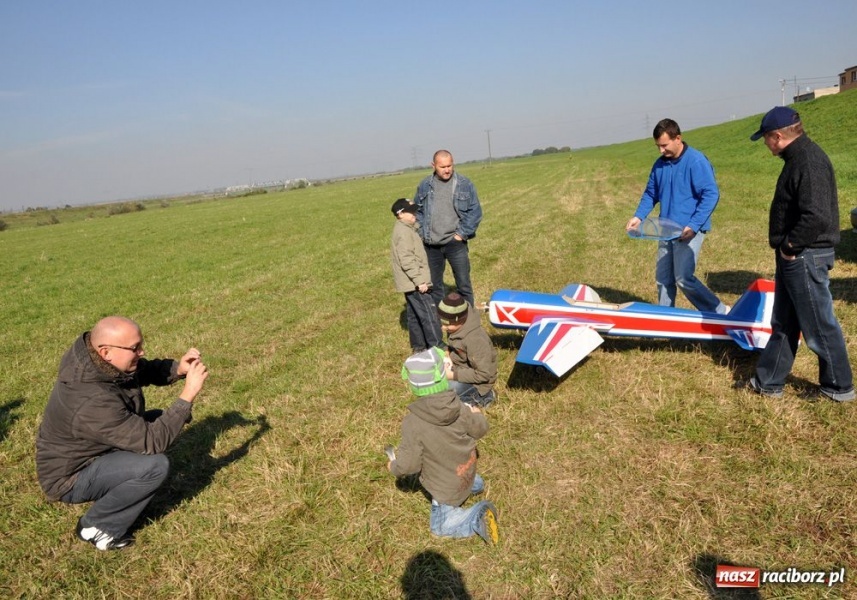 Zdjęcie w galerii na portalu naszraciborz.pl: Pogoda dopisała. Piękne pokazy wiadomości z regionu