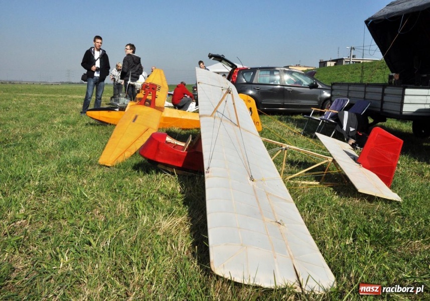 Zdjęcie w galerii na portalu naszraciborz.pl: Pogoda dopisała. Piękne pokazy wiadomości z regionu