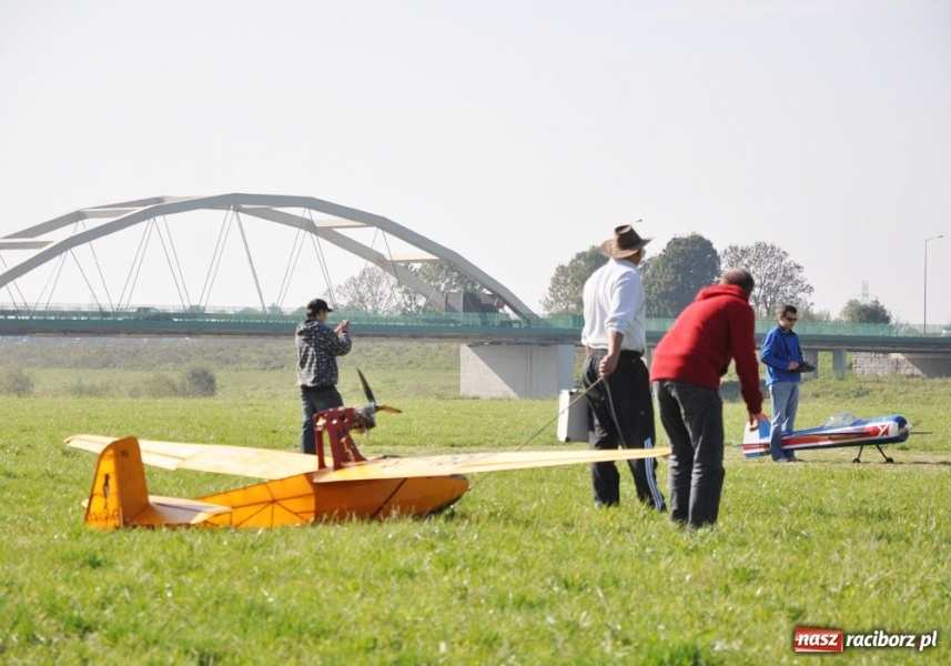 Zdjęcie w galerii na portalu naszraciborz.pl: Pogoda dopisała. Piękne pokazy wiadomości z regionu