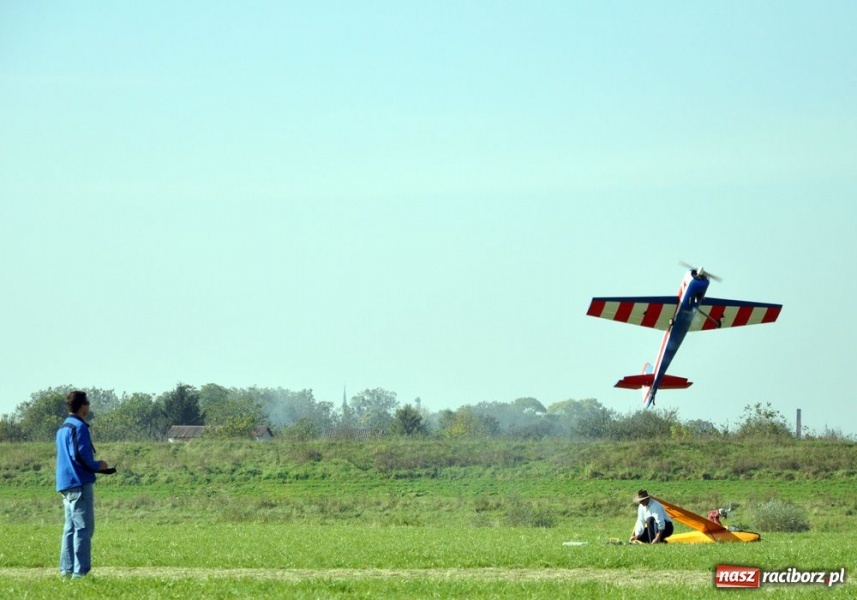 Zdjęcie w galerii na portalu naszraciborz.pl: Pogoda dopisała. Piękne pokazy wiadomości z regionu