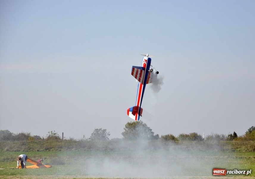 Zdjęcie w galerii na portalu naszraciborz.pl: Pogoda dopisała. Piękne pokazy wiadomości z regionu