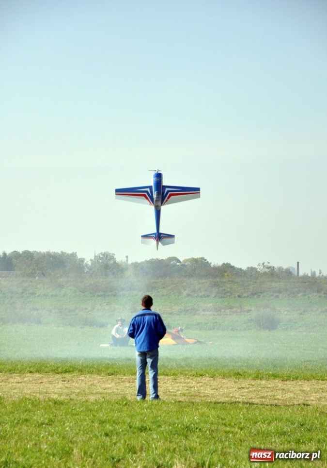 Zdjęcie w galerii na portalu naszraciborz.pl: Pogoda dopisała. Piękne pokazy wiadomości z regionu