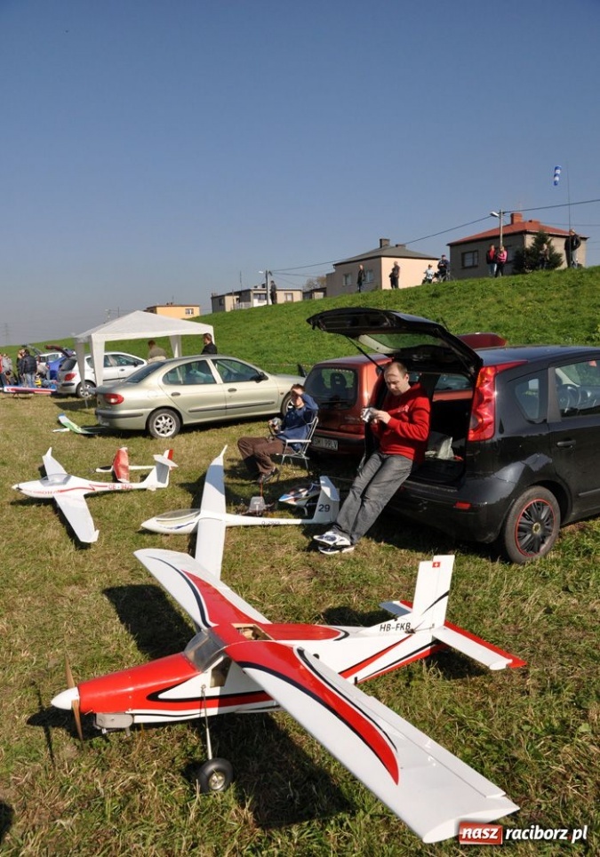 Zdjęcie w galerii na portalu naszraciborz.pl: Pogoda dopisała. Piękne pokazy wiadomości z regionu