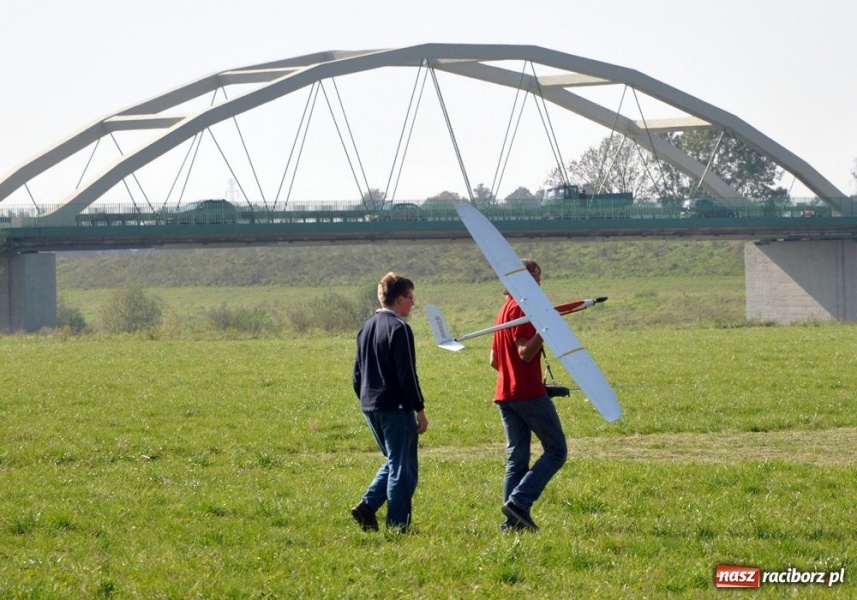 Zdjęcie w galerii na portalu naszraciborz.pl: Pogoda dopisała. Piękne pokazy wiadomości z regionu