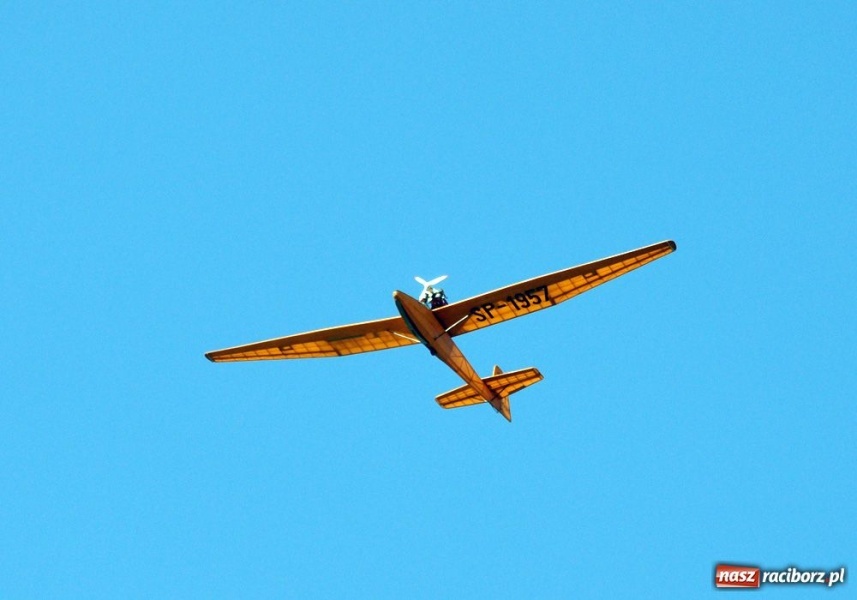 Zdjęcie w galerii na portalu naszraciborz.pl: Pogoda dopisała. Piękne pokazy wiadomości z regionu