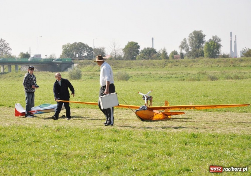 Zdjęcie w galerii na portalu naszraciborz.pl: Pogoda dopisała. Piękne pokazy wiadomości z regionu