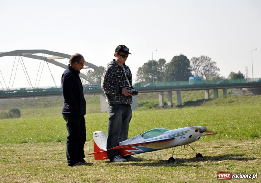 Zdjęcie w galerii na portalu naszraciborz.pl: Pogoda dopisała. Piękne pokazy wiadomości z regionu