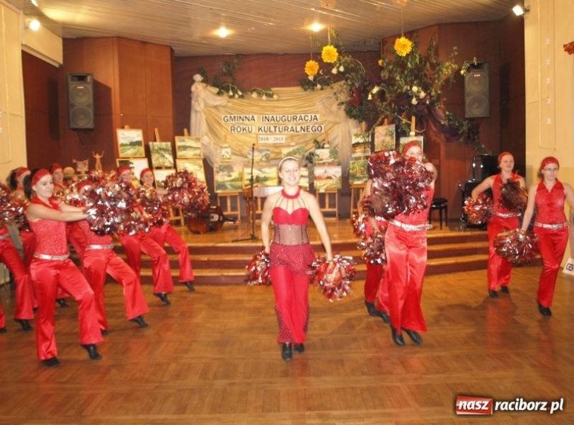 Zdjęcie w galerii na portalu naszraciborz.pl: Nagroda i czek na tysiaka wiadomości z regionu