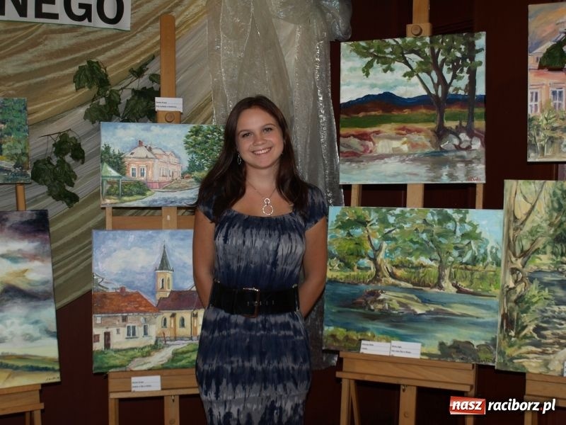 Zdjęcie w galerii na portalu naszraciborz.pl: Nagroda i czek na tysiaka wiadomości z regionu