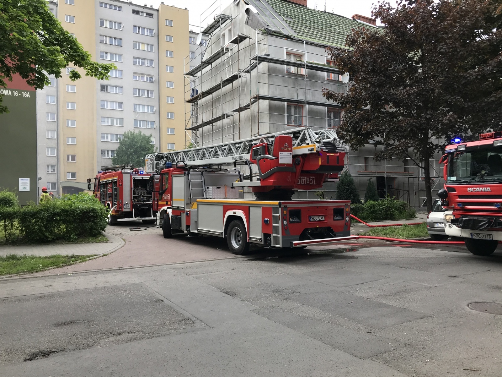 Zdjęcie w galerii na portalu naszraciborz.pl: Pożar w budynku wielorodzinnym przy Pomnikowej [FOTO i WIDEO] wiadomości z regionu