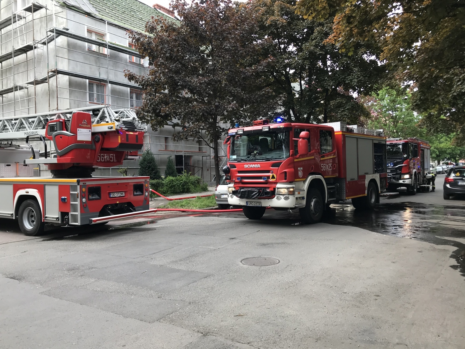 Zdjęcie w galerii na portalu naszraciborz.pl: Pożar w budynku wielorodzinnym przy Pomnikowej [FOTO i WIDEO] wiadomości z regionu