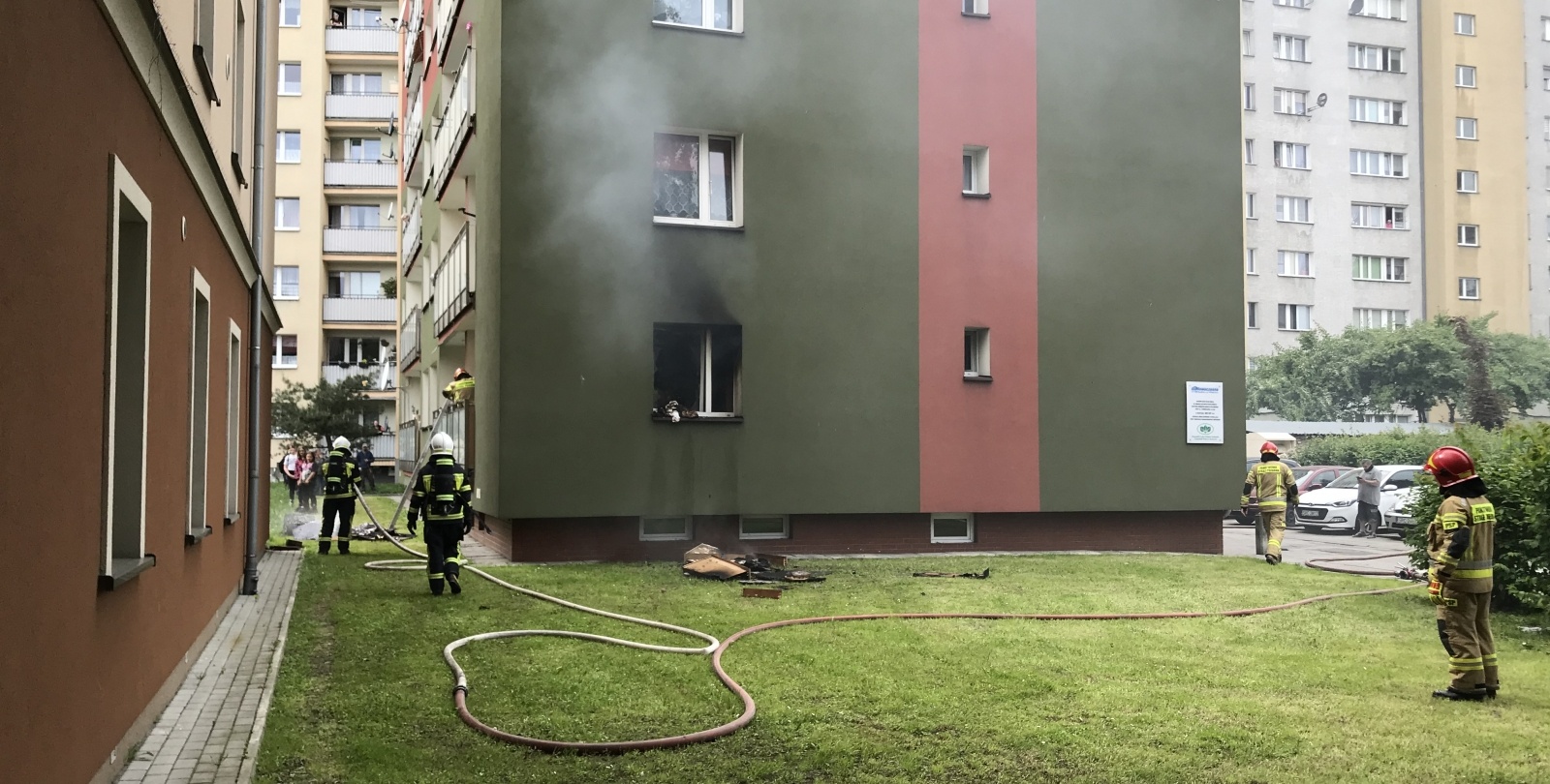 Zdjęcie w galerii na portalu naszraciborz.pl: Pożar w budynku wielorodzinnym przy Pomnikowej [FOTO i WIDEO] wiadomości z regionu